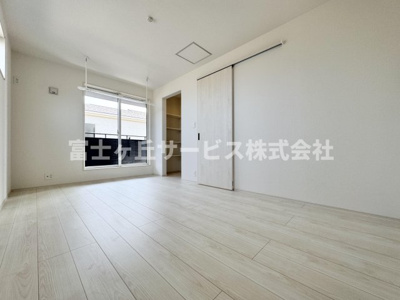 【寝室】 | 焼津市石津 新築一戸建て 1号棟 | 落ち着いて過ごせる寝室です