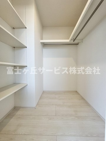 【収納】 | 焼津市石津 新築一戸建て 1号棟 | 収納豊富なウォークインクローゼット