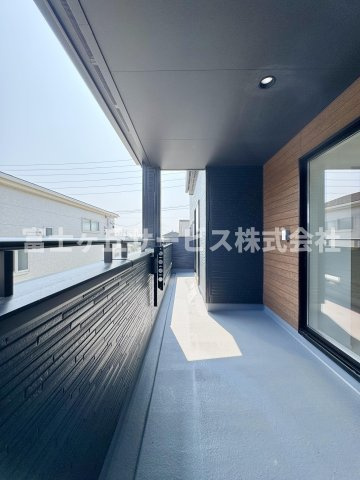 【バルコニー】 | 焼津市石津 新築一戸建て 1号棟 | ルーフ付きのバルコニーです