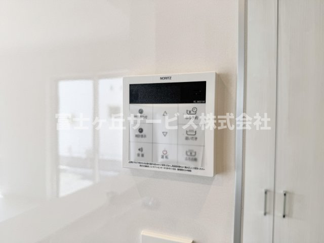 【発電・温水設備】 | 焼津市石津 新築一戸建て 1号棟 | リビングからも操作ができて便利です