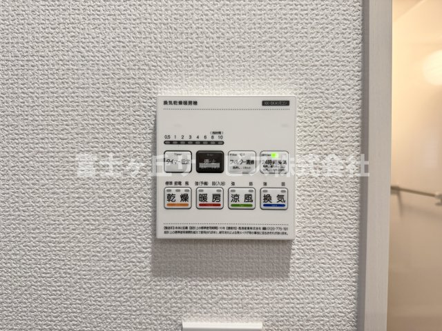 【冷暖房・空調設備】 | 焼津市石津 新築一戸建て 1号棟 | 浴室乾燥暖房機がついています