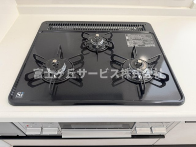 【その他】 | 焼津市石津 新築一戸建て 1号棟 | 3口コンロがあります