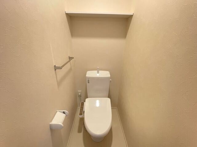 カルデアのトイレ|温水洗浄便座付きトイレです。