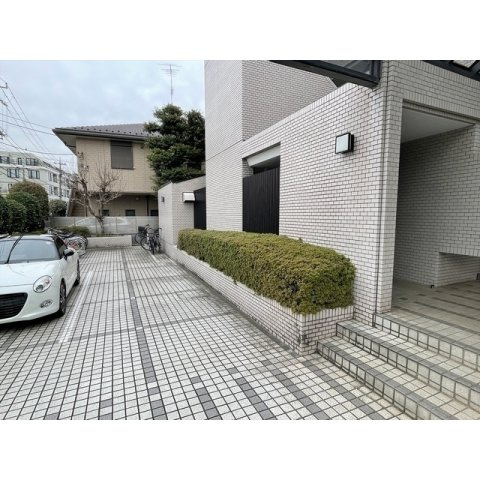 リュゼ桜上水のエントランス