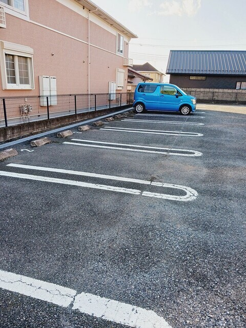 カスターニャＡの駐車場