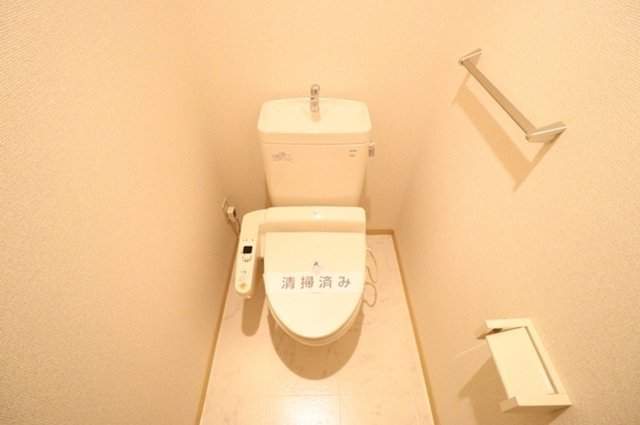 クレシェンテ　Aのトイレ|温水洗浄暖房便座