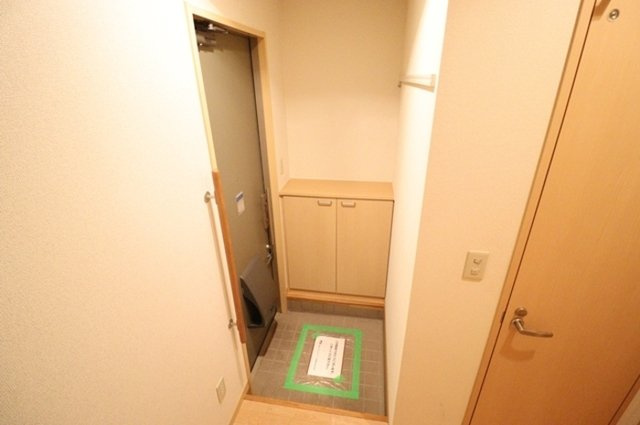 クレシェンテ　Bの玄関|玄関