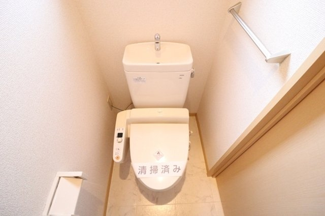 クレシェンテ　Fのトイレ|温水洗浄暖房便座