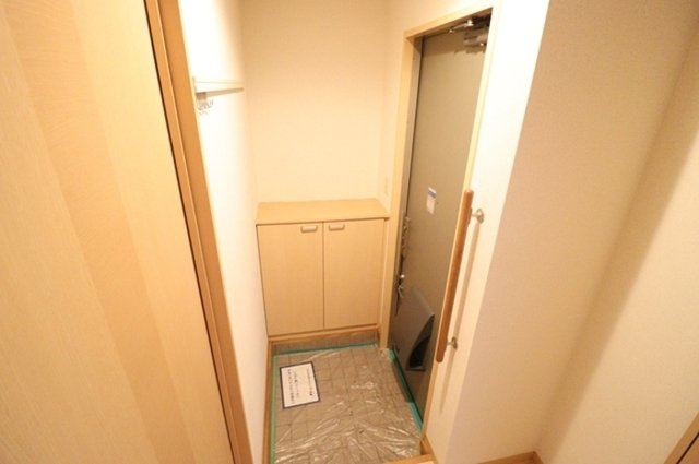 クレシェンテ　Fの玄関|玄関