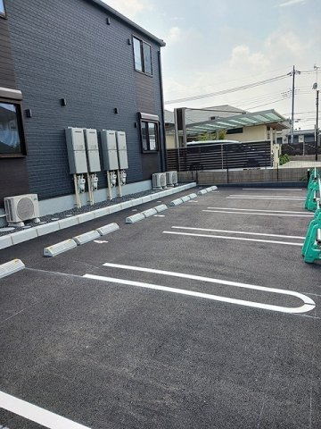 ハピネスの駐車場