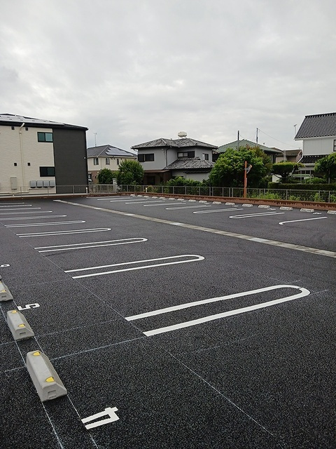 オーブ・レジェールの駐車場