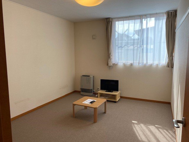 レオパレス西町北の居間・リビング