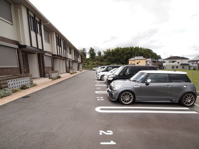 シャーメゾン龍田の駐車場