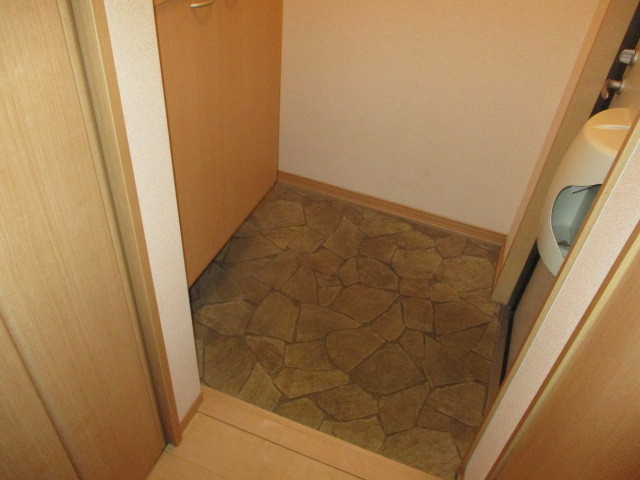 メゾンドフルーレＡの玄関