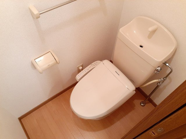 シャン・クレージュのトイレ|落ち着いた色調のトイレです