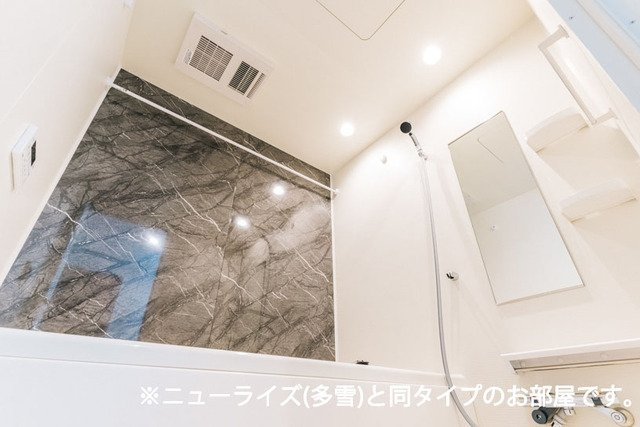 シャトー　ソレイユⅢ　Ｂの浴室|落ち着いた空間のお風呂です