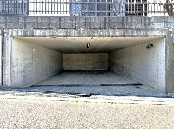 横浜市旭区中尾２丁目の中古一戸建の駐車場|奥行きもある広々とした駐車場になります。
