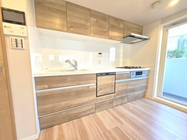 中山パーク・ホームズのキッチン|広々としたキッチンは、
落ち着いて料理が出来ます！