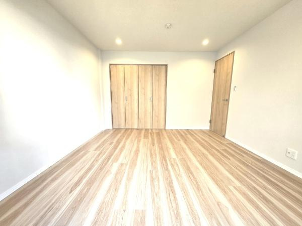 中山パーク・ホームズの洋室|クローゼットもあるので収納にも困りません！
荷物が多い方にも安心です。