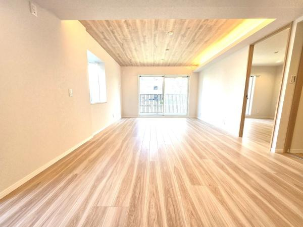 中山パーク・ホームズの居間・リビング|自慢したくなるリビング！
形も良く家具の配置にも困りません。