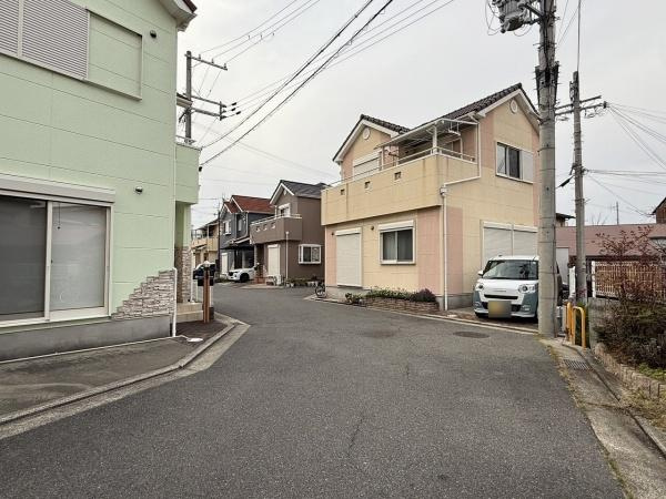 【前面道路含む現地写真】