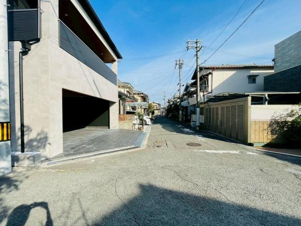 【前面道路含む現地写真】