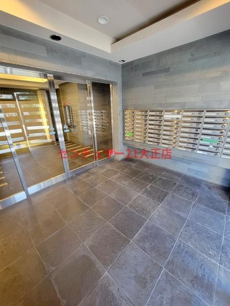 大阪市港区弁天４丁目の賃貸マンションのエントランス