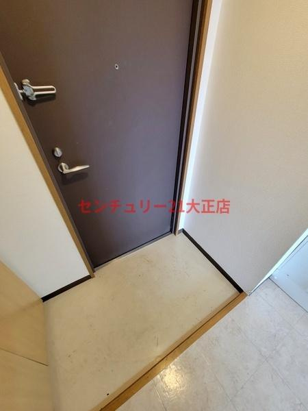 大阪市港区築港４丁目の賃貸マンションの玄関