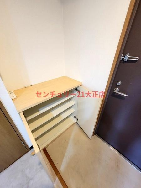 大阪市港区築港４丁目の賃貸マンションの玄関