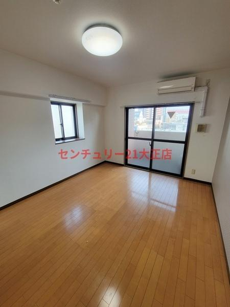 大阪市港区築港４丁目の賃貸マンションの洋室