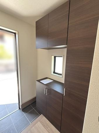 リーブルガーデン高 ２号棟 ／新築一戸建の内観：施工例|■玄関には大容量シューズボックス完備！■