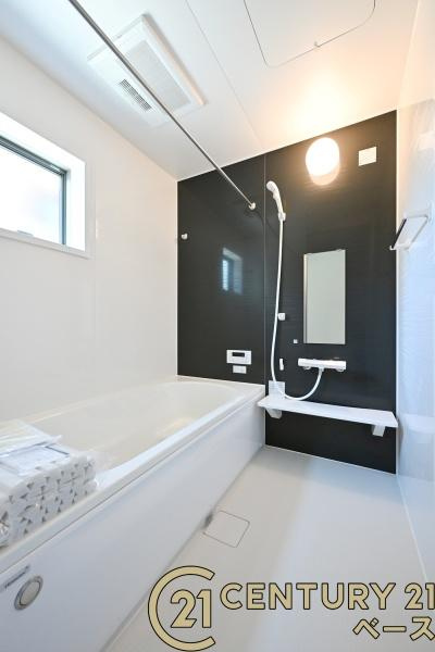 リーブルガーデン西坊城 １号棟 ／新築一戸建の内観：施工例|■広々としたＷＣＬを完備！大きな荷物も楽々収納！■