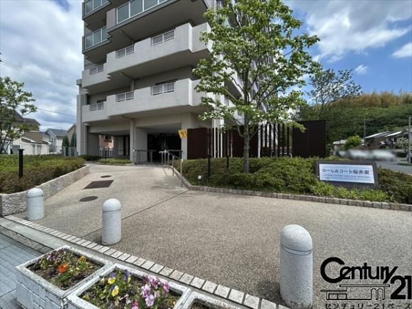 ローレルコート桜井南のエントランス