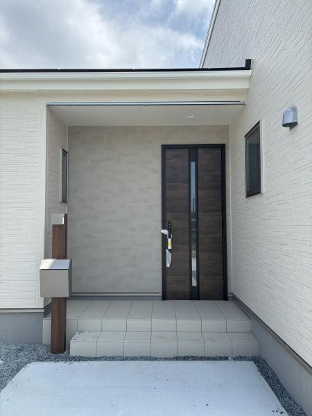 豊川伊奈町正庵第1期　全4棟・3号棟の玄関|訪れる人を心地よく迎え入れます。