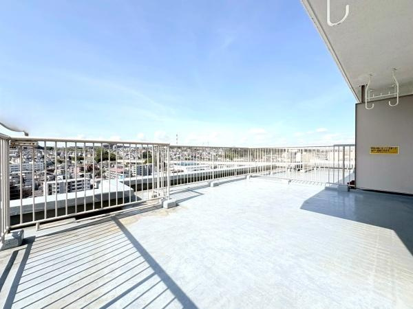 ルネ上星川２号棟のバルコニー|リビングに面しているバルコニーは広さがあり前面に棟がないので開放的な空間になります！