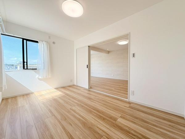 ルネ上星川２号棟の洋室|洋室６帖！リビングに繋がるお部屋なので広くお使いいただく事も区切りをつけてお使いいただく事が出来ます！