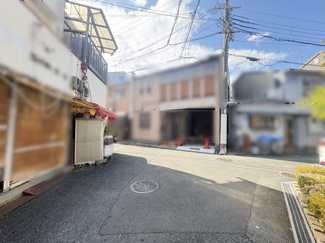 【前面道路含む現地写真】 | ■トイレ2箇所あり♪
店舗利用や自身の生活にも便利な間取りです♪

■ポップタウン住道　オペラパーク様まで徒歩4分♪
スーパーや専門店、ゲームセンターや飲食店などの店舗が充実しています♪