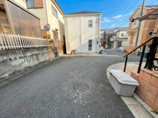 【前面道路含む現地写真】