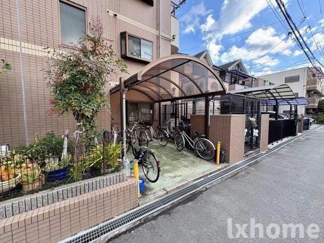 メイプルヴィラ茨木Ⅱの駐車場|駐車場完備です
