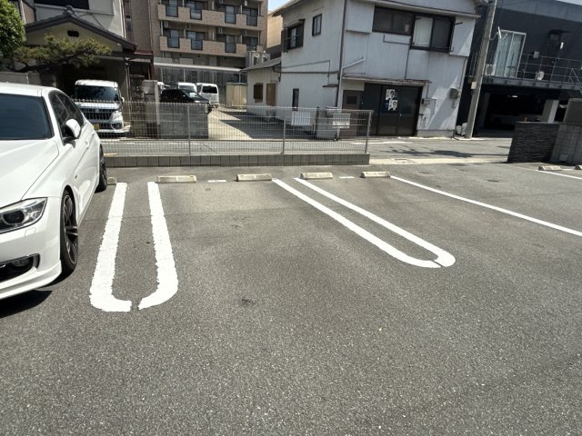 THE RESIDENCE 姫路神屋町の駐車場