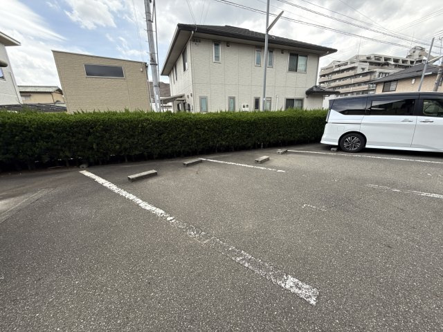 ラメゾンクレールの駐車場