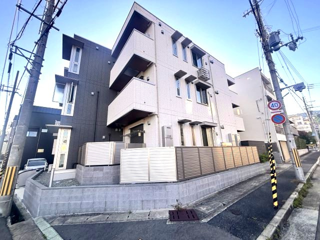 ラポール岡本の外観
