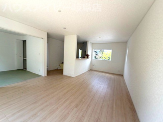 【居間・リビング】 | 笠松町門間新築建売限定1邸！リビングゆったり18.2帖！お車並列4台可能！広々インナーバルコニー！ | 笠松町門間新築建売限定1邸！リビングゆったり18.2帖！お車並列4台可能！広々インナーバルコニー！