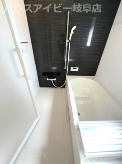 【浴室】 | 笠松町門間新築建売限定1邸！リビングゆったり18.2帖！お車並列4台可能！広々インナーバルコニー！ | 笠松町門間新築建売限定1邸！リビングゆったり18.2帖！お車並列4台可能！広々インナーバルコニー！