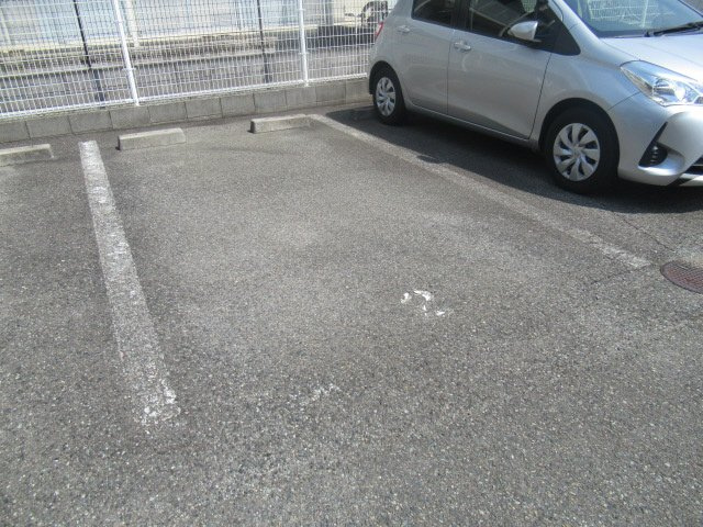 ピュア・プルーンの駐車場