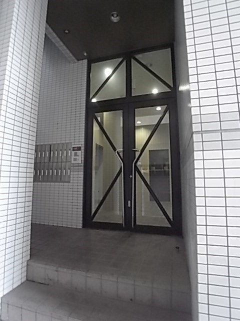アドウニスのエントランス|建物の内部です