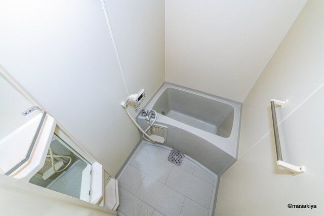 アドバンス21の浴室|お風呂　追い焚き付きです。窓付きです。