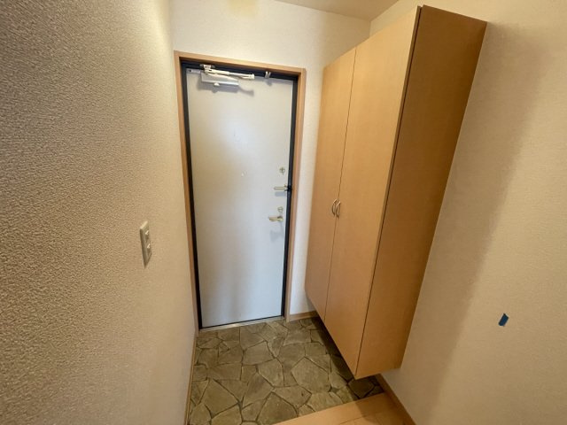 クレセントコートの玄関