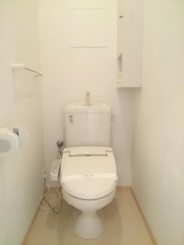 メゾンドールＡのトイレ|ゆったりとした空間のトイレです