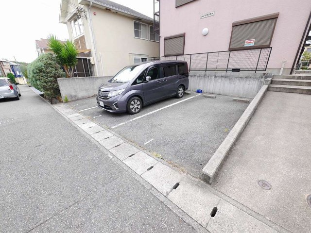 ハイツ森本の駐車場